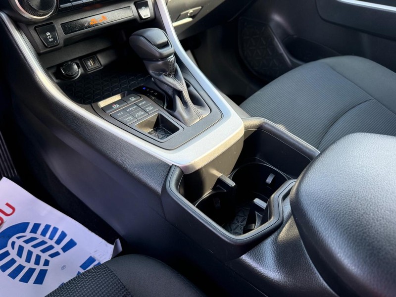 Toyota RAV4 Vehicle Image 18