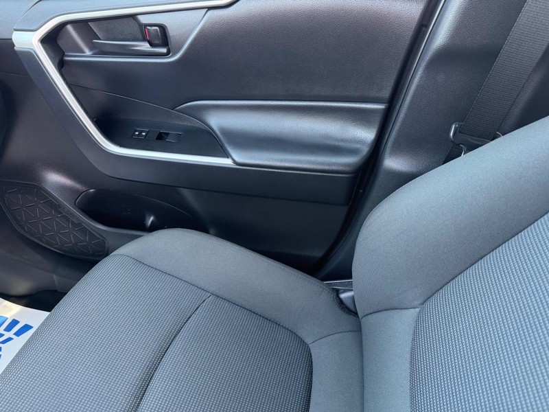 Toyota RAV4 Vehicle Image 19