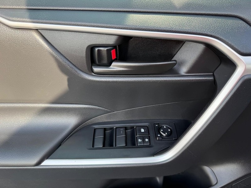 Toyota RAV4 Vehicle Image 22