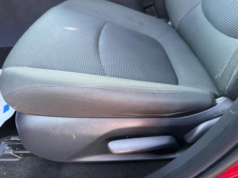 Toyota RAV4 Vehicle Image 23