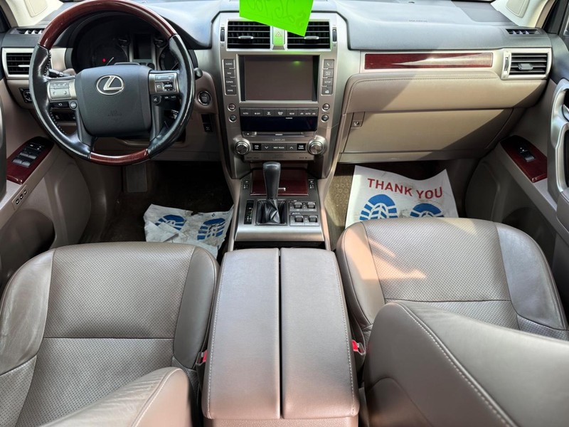 Lexus GX 460 Vehicle Image 12