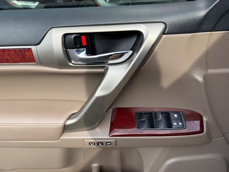 Lexus GX 460 Vehicle Image 26