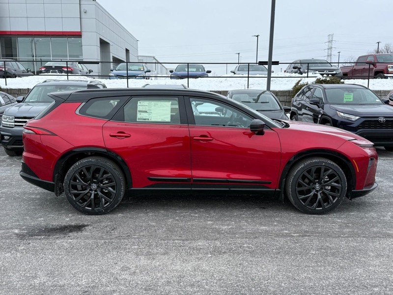 Toyota Crown Signia Vehicle Image 02