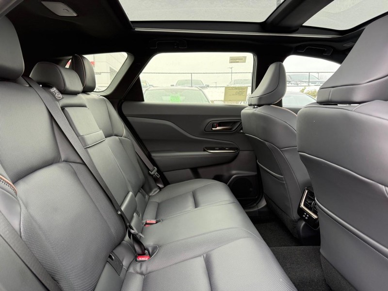 Toyota Crown Signia Vehicle Image 04