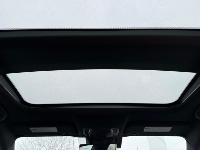 Toyota Crown Signia Vehicle Image 05