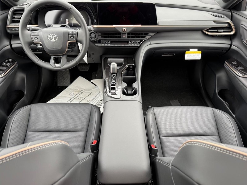 Toyota Crown Signia Vehicle Image 06