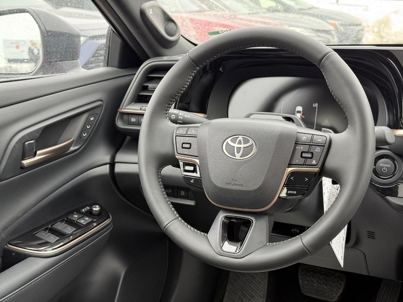 Toyota Crown Signia Vehicle Image 07