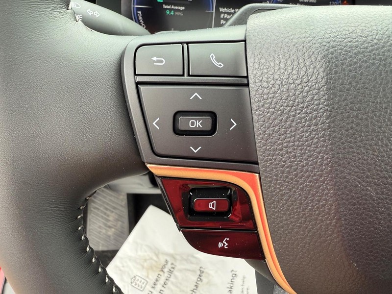 Toyota Crown Signia Vehicle Image 08