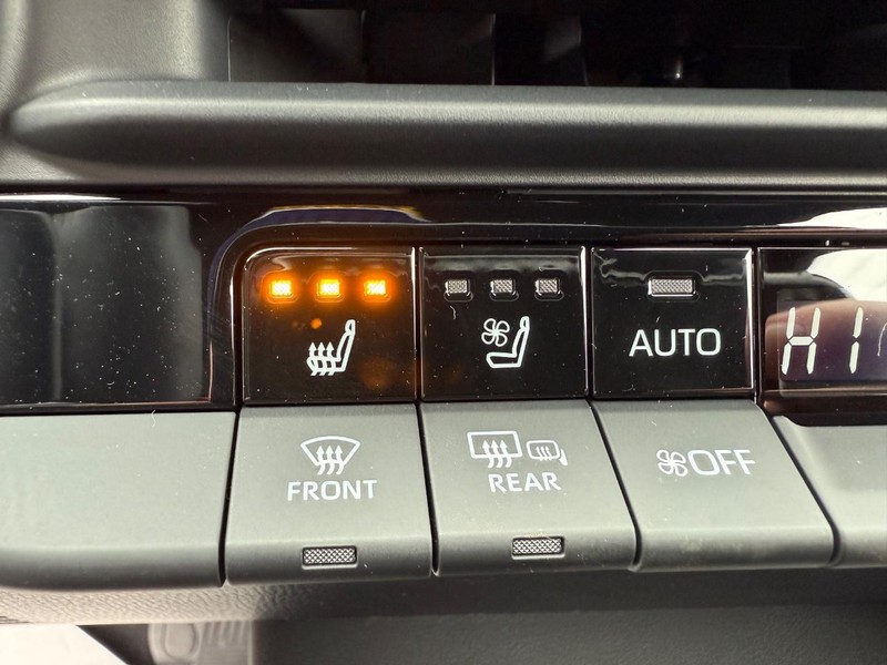 Toyota Crown Signia Vehicle Image 11