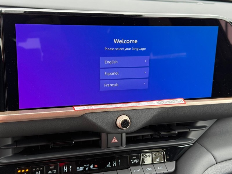 Toyota Crown Signia Vehicle Image 12