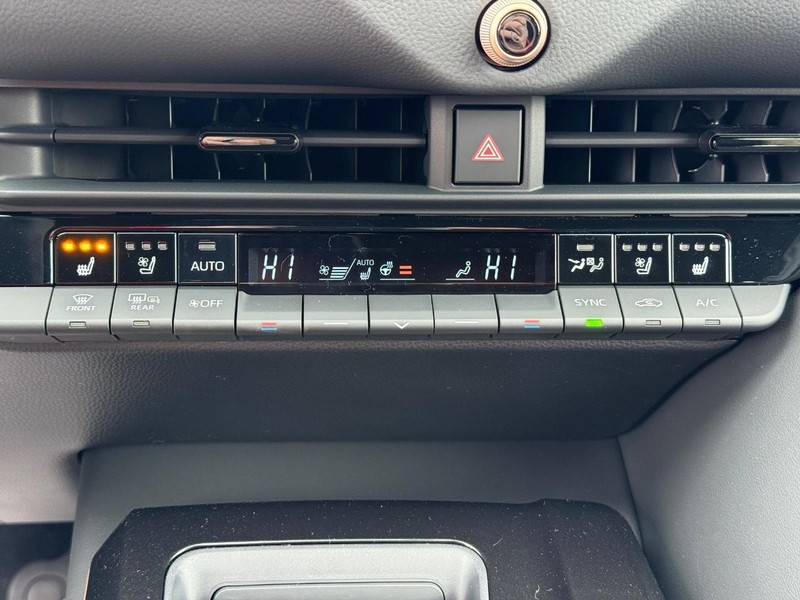 Toyota Crown Signia Vehicle Image 14