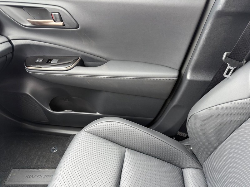 Toyota Crown Signia Vehicle Image 16