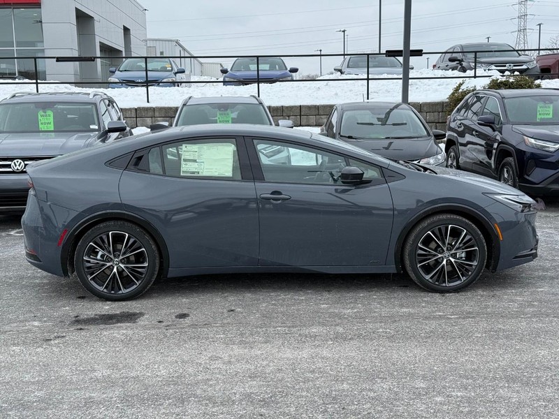 Toyota Prius Vehicle Image 02