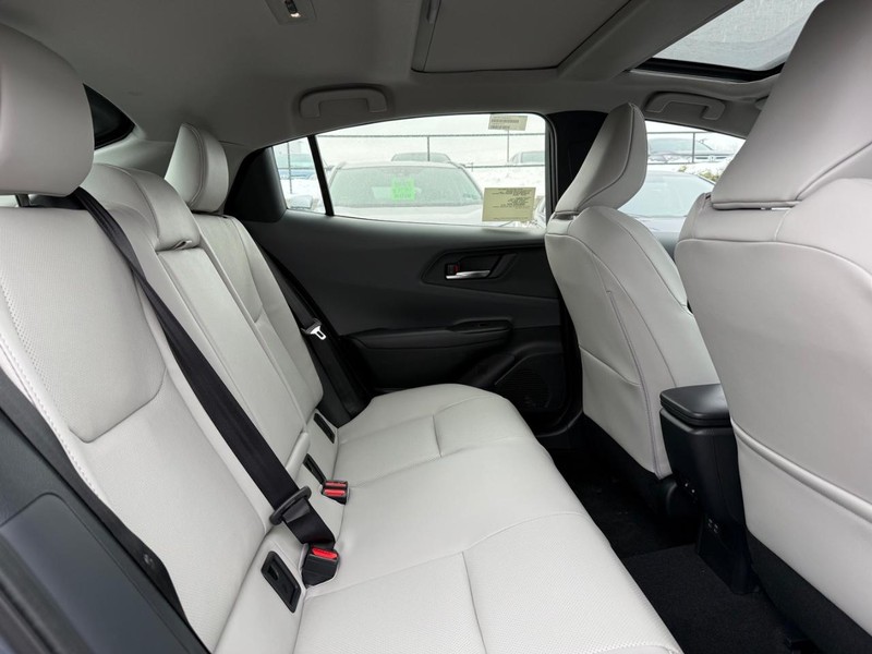 Toyota Prius Vehicle Image 04