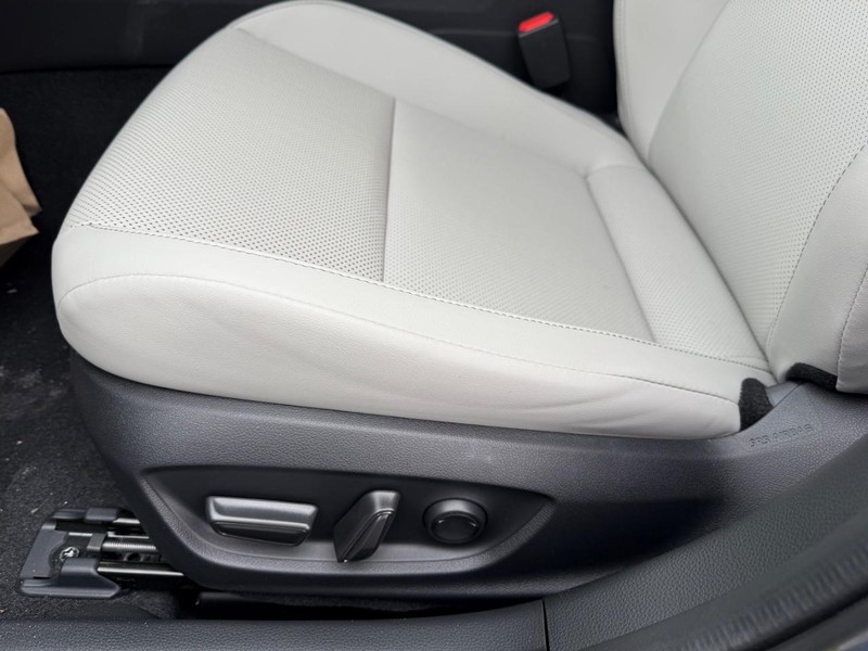 Toyota Prius Vehicle Image 20