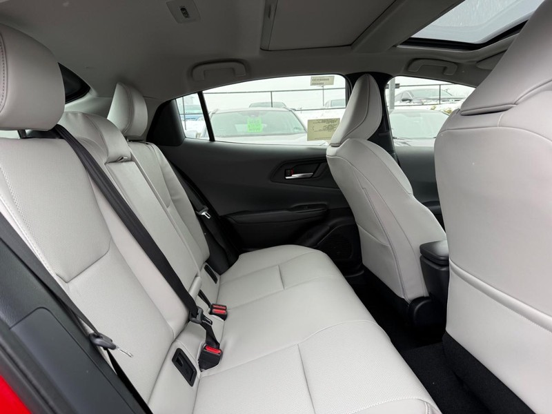 Toyota Prius Vehicle Image 04