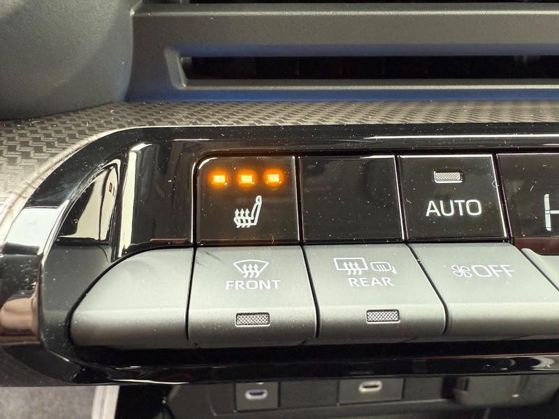 Toyota Prius Vehicle Image 11