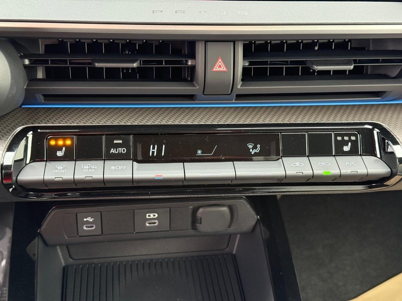 Toyota Prius Vehicle Image 14