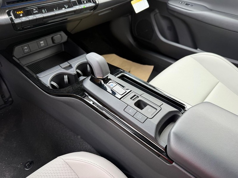 Toyota Prius Vehicle Image 15