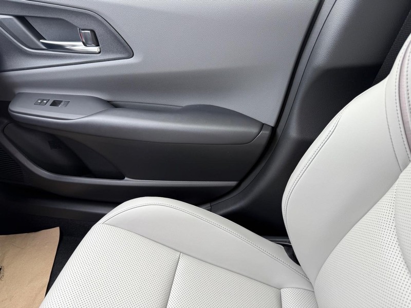 Toyota Prius Vehicle Image 16