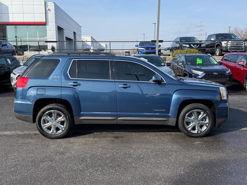 GMC Terrain Vehicle Full-screen Gallery Image 02