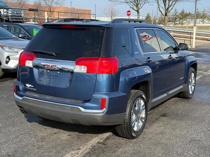 GMC Terrain Vehicle Full-screen Gallery Image 03