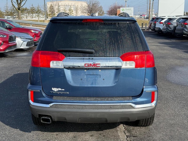GMC Terrain Vehicle Full-screen Gallery Image 04