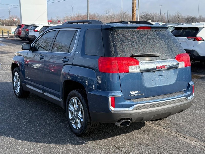 GMC Terrain Vehicle Full-screen Gallery Image 05