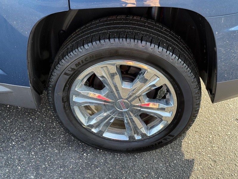 GMC Terrain Vehicle Full-screen Gallery Image 06