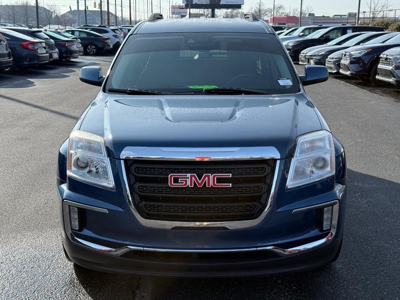 GMC Terrain Vehicle Full-screen Gallery Image 09