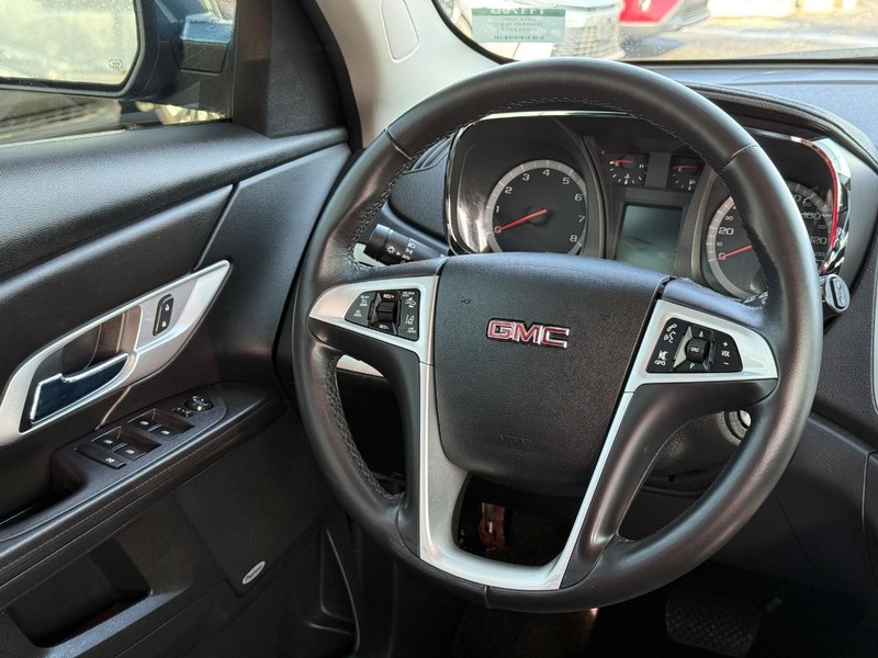 GMC Terrain Vehicle Full-screen Gallery Image 12