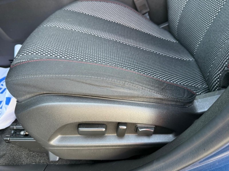 GMC Terrain Vehicle Full-screen Gallery Image 23