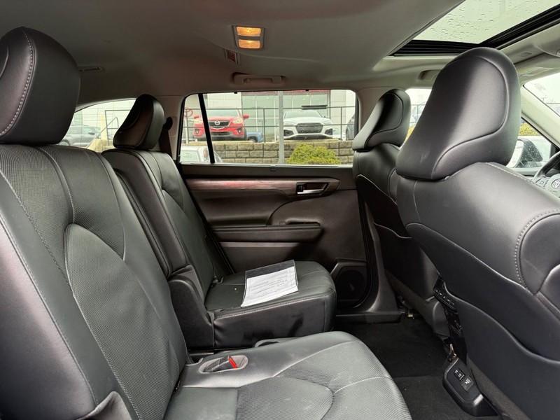 Toyota Highlander Vehicle Image 11