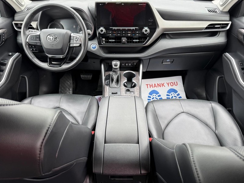 Toyota Highlander Vehicle Image 13
