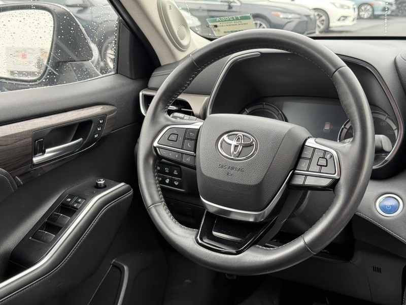 Toyota Highlander Vehicle Image 14