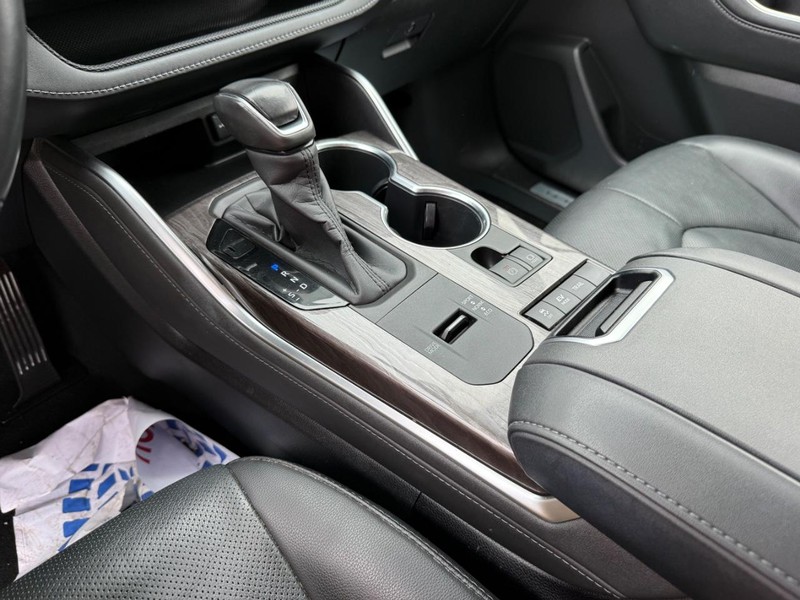 Toyota Highlander Vehicle Image 21