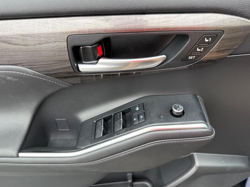 Toyota Highlander Vehicle Image 26