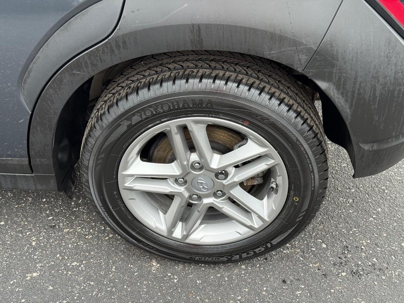 Hyundai Kona Vehicle Image 06