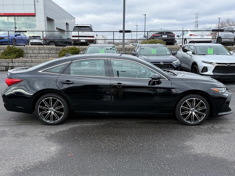 Toyota Avalon Vehicle Image 02