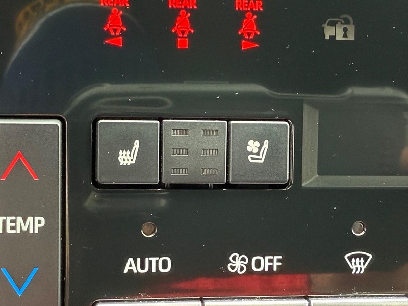 Toyota Avalon Vehicle Image 17