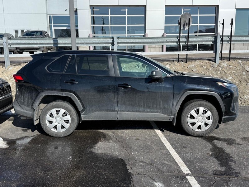 Toyota RAV4 Vehicle Image 03