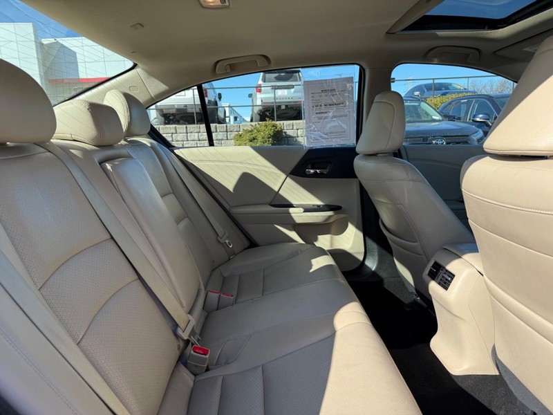 Honda Accord Sedan Vehicle Image 10
