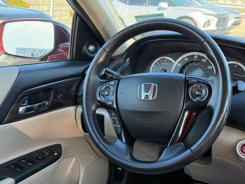 Honda Accord Sedan Vehicle Image 13