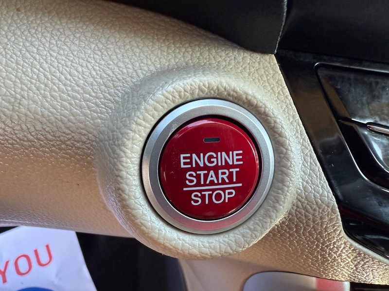 Honda Accord Sedan Vehicle Image 16