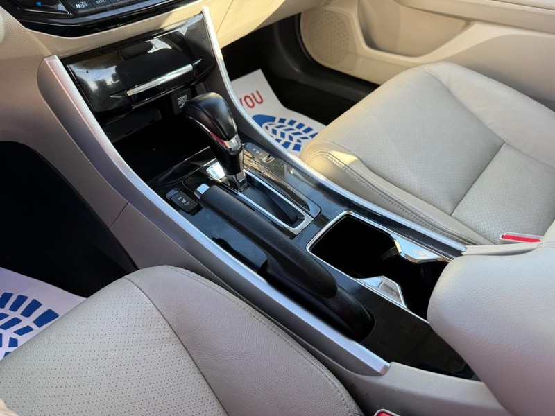 Honda Accord Sedan Vehicle Image 21