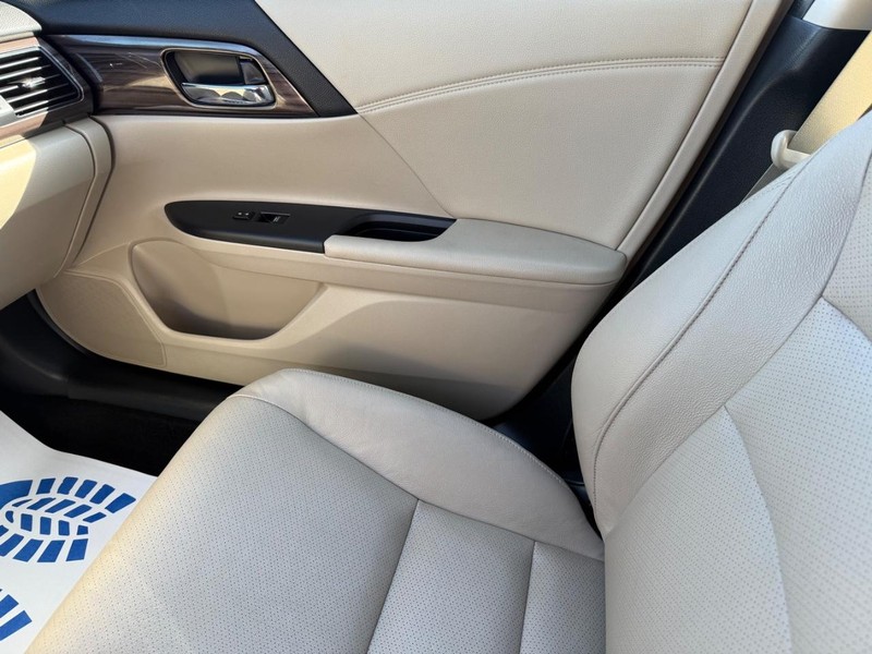 Honda Accord Sedan Vehicle Image 22