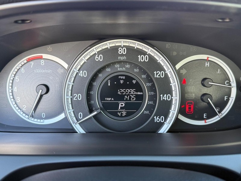 Honda Accord Sedan Vehicle Image 24