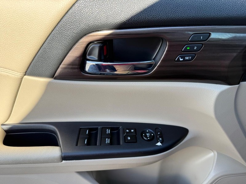 Honda Accord Sedan Vehicle Image 26