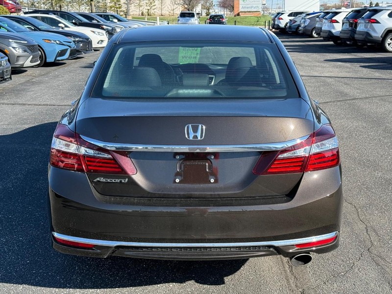 Honda Accord Sedan Vehicle Image 04