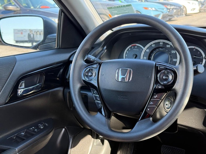 Honda Accord Sedan Vehicle Image 12